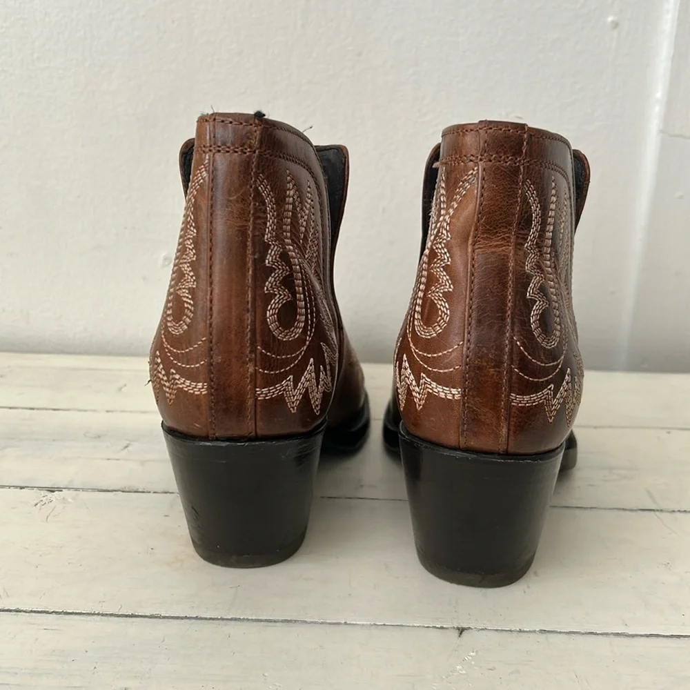 Ariat Dixon Western Round Toe Brown Leather Ankle Boots 6